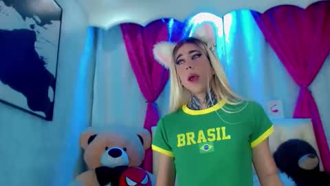 oliviahot01 online show from March 6, 2:06 am