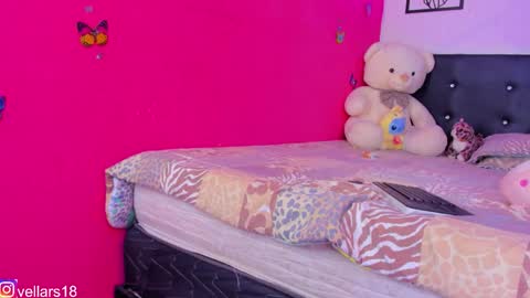 vella online show from November 19, 8:31 pm