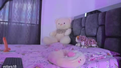 vella online show from April 16, 9:39 pm