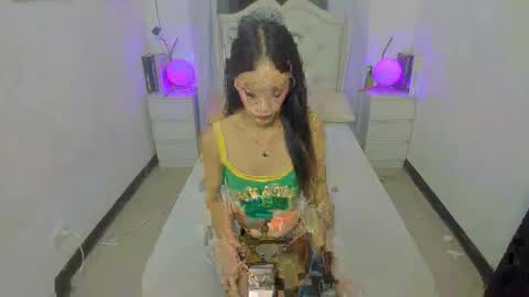 tiny girl wth big one online show from October 1, 4:24 am