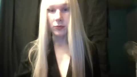Mean Blonde Trans Woman online show from October 8, 3:41 am