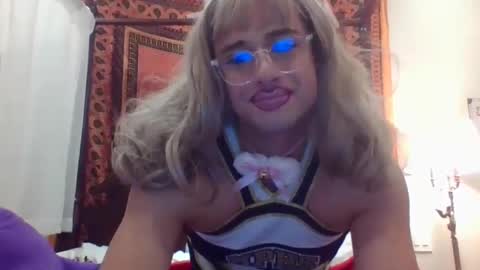 Snapshot of pinkpillbambi chatting on December 12, 1:21 am pinkpillbambi online show from December 12, 1:21 am