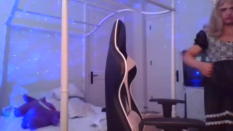 Snapshot of pinkpillbambi chatting on February 5, 7:53 pm pinkpillbambi online show from February 5, 7:53 pm