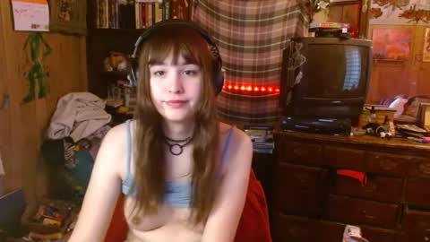 Izzy online show from December 18, 3:55 pm