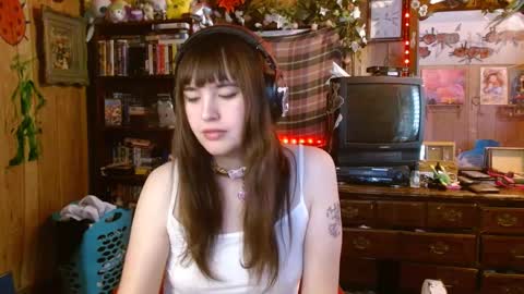 Izzy online show from February 11, 5:18 pm