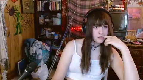 Izzy online show from February 24, 7:52 pm