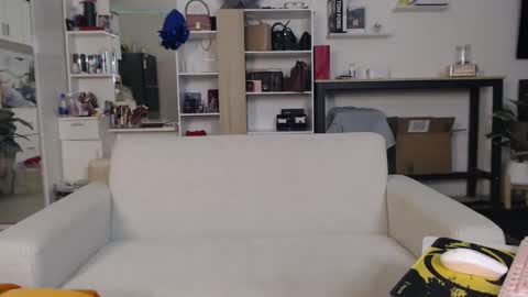 plasticgirll online show from December 28, 4:09 pm