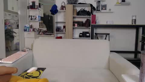 plasticgirll online show from February 1, 5:16 pm