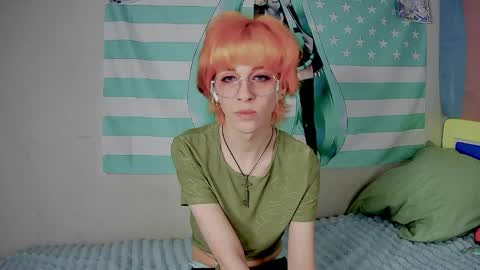 poppyfluffy online show from April 8, 1:18 am