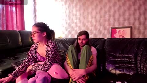 Snapshot of rainbowpony420 chatting on January 17, 9:39 am Joline and Alexa online show from January 17, 9:39 am