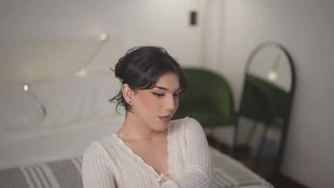 Rayvens online show from November 25, 6:32 pm