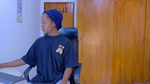 samirths_boy_ online show from March 31, 7:05 pm