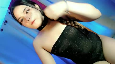 kwen online show from February 19, 7:10 pm