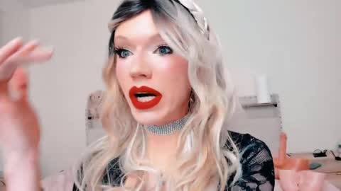 Mia online show from May 8, 2:41 am