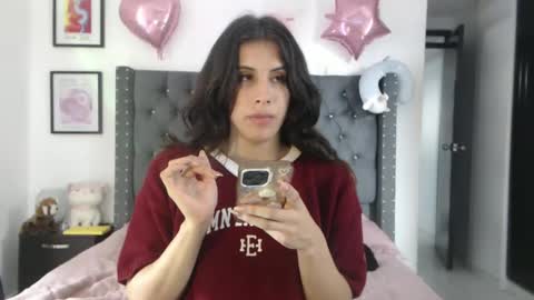 sararoussee online show from March 5, 7:22 pm