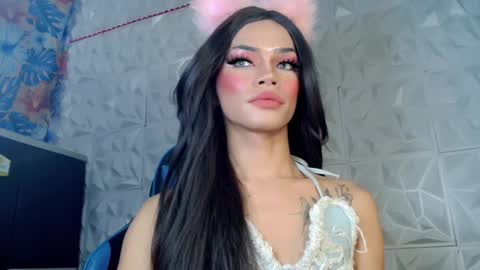 Snapshot of sexyhotbabe18 chatting on February 9, 2:17 am sexyhotbabe18 online show from February 9, 2:17 am