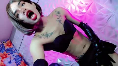 Snapshot of sexyhotbabe18 chatting on February 28, 7:25 pm sexyhotbabe18 online show from February 28, 7:25 pm