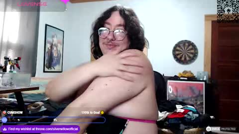 Snapshot of silver_willow chatting on October 24, 1:49 pm Willow online show from October 24, 1:49 pm