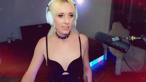 Ashleigh Mak online show from April 19, 9:50 pm