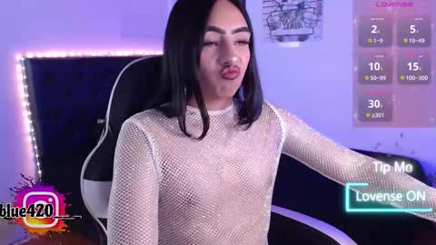 blue online show from November 25, 11:40 pm