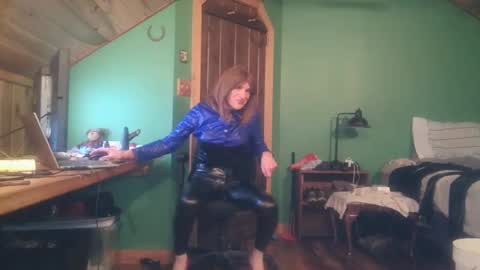 slutjennifertransxx online show from September 21, 2:39 am