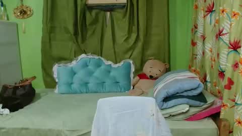 superhotscarlet online show from February 8, 11:27 am