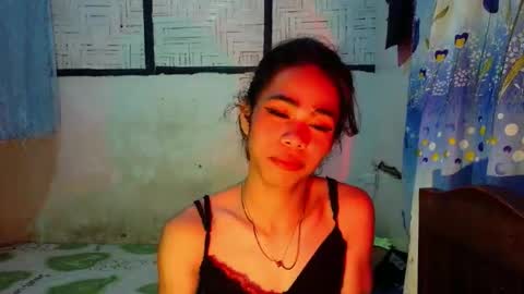 sluttypatotie online show from April 8, 6:20 pm