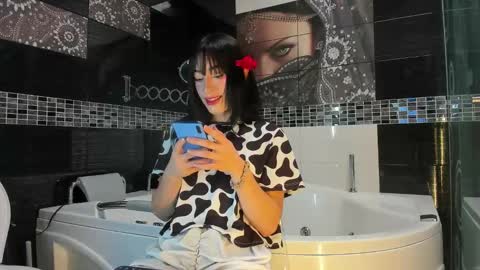 Snapshot of small_hot19 chatting on October 22, 3:14 pm Small Hot19 online show from October 22, 3:14 pm