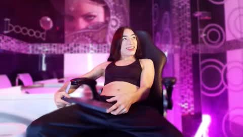 Small Hot19 online show from April 9, 10:32 am