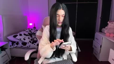    online show from June 10, 10:25 am