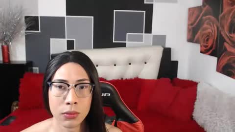 stephanieparadis online show from January 15, 12:15 pm