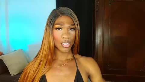 Suanny Klatten  It is my account independent  online show from February 1, 10:08 pm