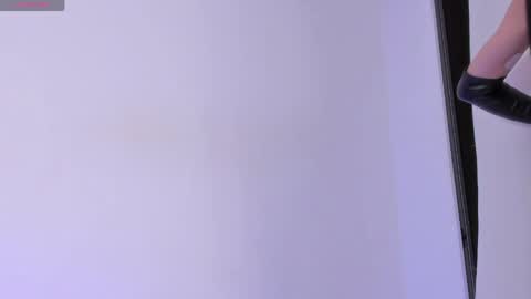 susisuarez online show from May 4, 3:22 am