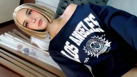 Snapshot of temptationofsex chatting on March 9, 7:34 am EVA GLASSCOTT online show from March 9, 7:34 am