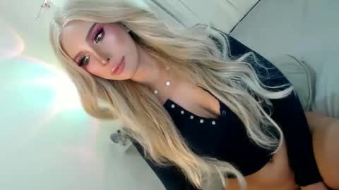 Snapshot of temptationofsex chatting on October 7, 7:31 am EVA GLASSCOTT online show from October 7, 7:31 am