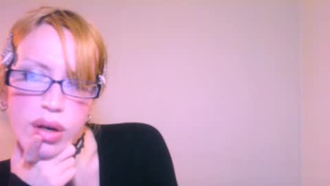 Yolanda online show from December 5, 3:40 pm