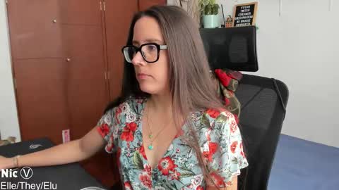 Nicole   TheyElleElu online show from December 18, 3:50 pm