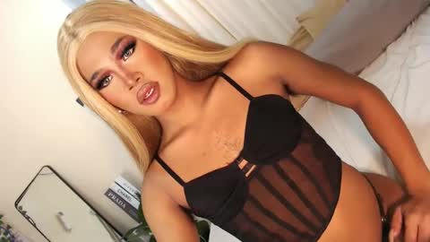 Snapshot of tiara_perezx chatting on January 8, 4:55 am Sam online show from January 8, 4:55 am