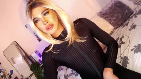 Snapshot of tiara_perezx chatting on February 22, 3:12 am Sam online show from February 22, 3:12 am