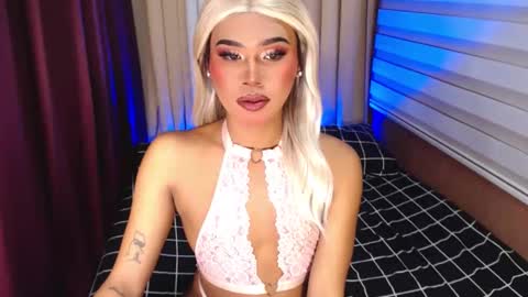 Snapshot of tiara_perezx chatting on October 28, 10:29 pm Sam online show from October 28, 10:29 pm