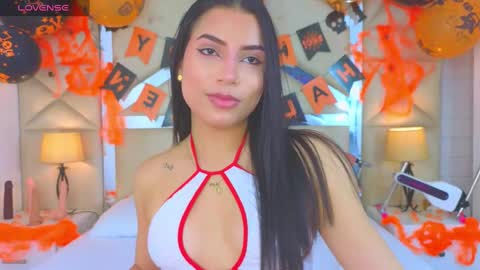 Tiphani Walker online show from October 30, 11:36 pm