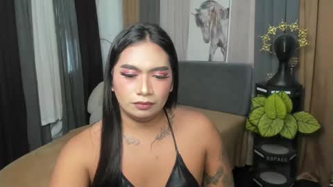 Tricxie online show from February 9, 1:11 am