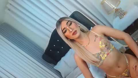 trixies_smiles online show from March 1, 1:22 am