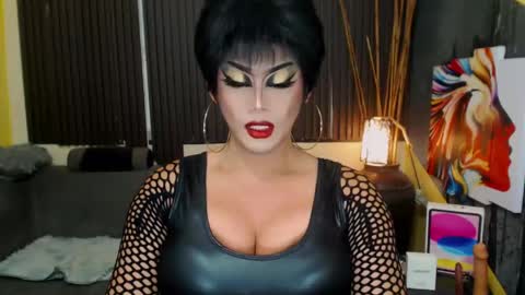 Nicoleeee online show from May 6, 11:11 pm
