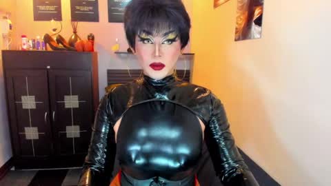 Nicoleeee online show from May 20, 8:48 pm