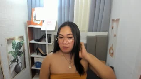 Karen Oquio online show from December 18, 8:47 pm