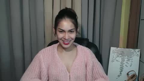ItsUrsElla online show from January 30, 4:58 am