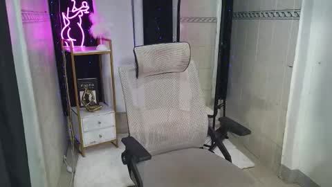 ur_sassyslutx online show from November 8, 6:41 pm