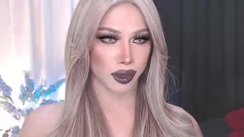 Amanda online show from April 9, 4:02 pm