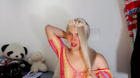 valeriagill_ online show from September 24, 11:11 pm